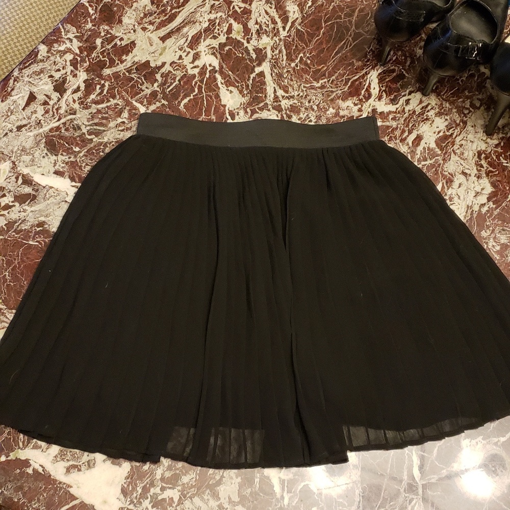 London Jean Pleated Black Skirt